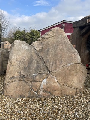 Lot 1458 - Outside