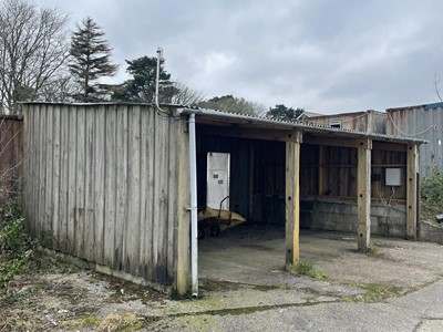 Lot 1398 - Lean-To Shed.
