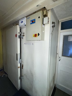 Lot 2039 - Walk-in Refrigerator.