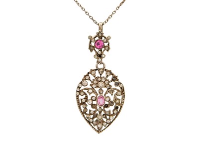 Lot 33 - An Edwardian-style silver paste pendant necklace.