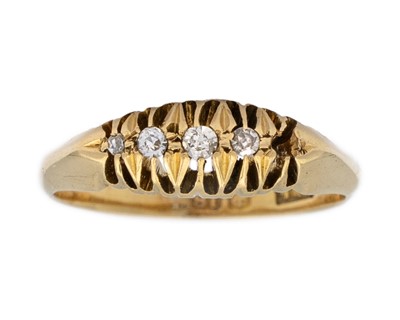 Lot 192 - A Victorian 18k gold five-stone diamond set ring.