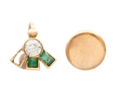 Lot 12 - One high-purity gold earring with a gilt button.