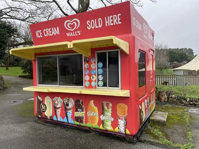 Lot 1495 - Ice Cream Kiosk.