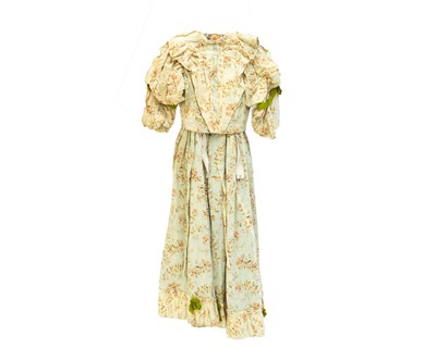 Lot 517 - A 19th century printed cotton day dress.