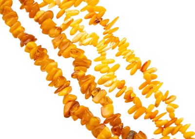 Lot 46 - A selection of two butterscotch amber beads.