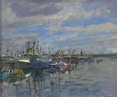 Lot 91 - Ken HOWARD (1932) Newlyn Harbour Oil on canvas...