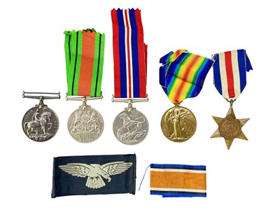 Lot 527 - WWI and WWII family group to J and W D Brisco.