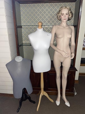 Lot 1538 - Mannequins.