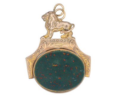 Lot 1142 - A 9ct bloodstone and carnelian swivel fob with lion surmount.
