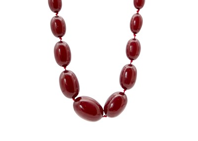 Lot 48 - A cherry amber bakelite bead necklace.