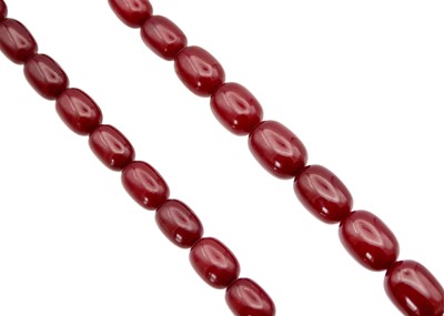 Lot 53 - A cherry amber bakelite bead necklace.
