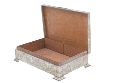 Lot 9 - An early 20th-century sterling silver engine turned cigarette box.
