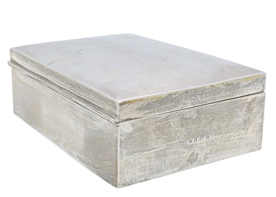 Lot 10 - An Edward IIV silver cigar box by Deakin & Francis.