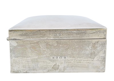 Lot 10 - An Edward IIV silver cigar box by Deakin & Francis.