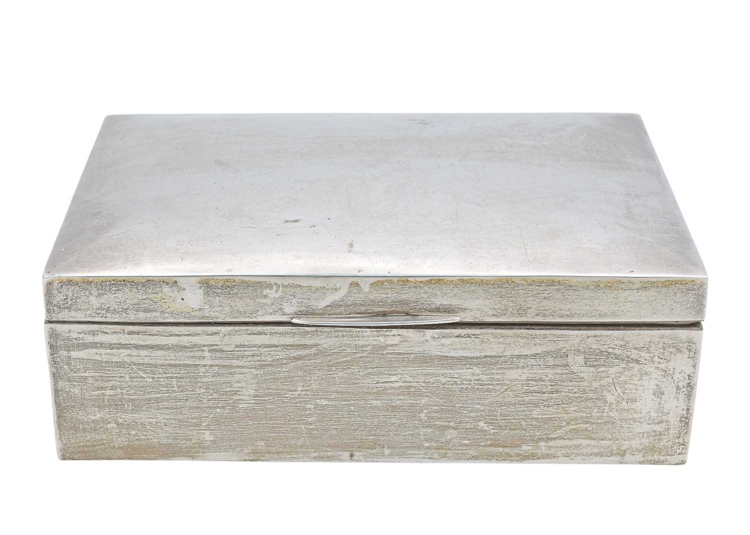 Lot 10 - An Edward IIV silver cigar box by Deakin & Francis.