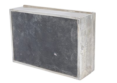 Lot 10 - An Edward IIV silver cigar box by Deakin & Francis.