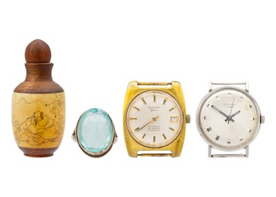 Lot 74 - An assortment of items.