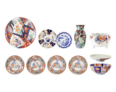 Lot 779 - A Japanese Imari porcelain dish.
