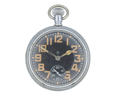 Lot 1136 - WALTHAM - A military issue nickel cased keyless wind pocket watch.
