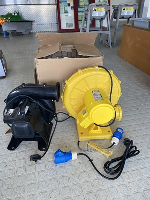Lot 2082 - 2 Blowers