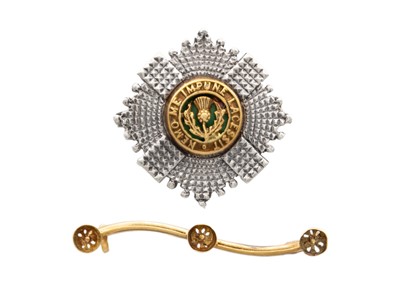 Lot 88 - A high purity gold bar brooch and an Order of Thisle silver badge.