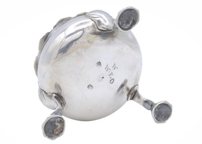 Lot 20 - A George III silver circular salt, together with two salt spoons.