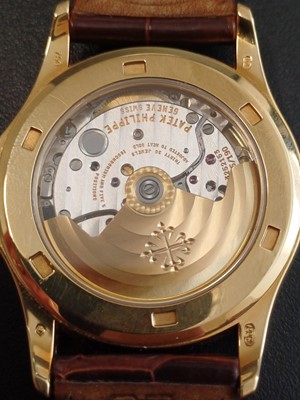Lot 1005 - PATEK PHILIPPE - A fine Calatrava 18k gentleman's automatic wristwatch.