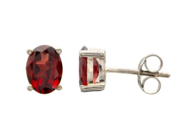 Lot 130 - A pair of silver pyrope garnet stud earrings.