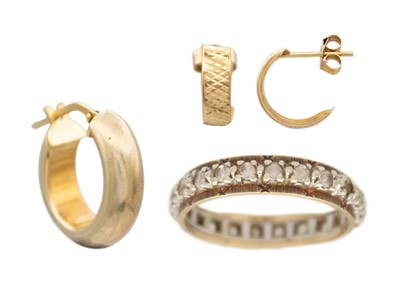 Lot 108 - A selection of 9k jewellery.