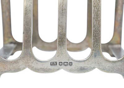 Lot 23 - A George V silver four section toast rack by Viner's Ltd.