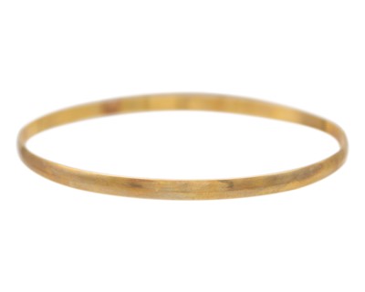 Lot 129 - A 9k gold bangle.
