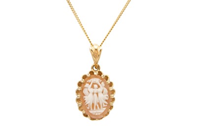 Lot 135 - A 9k gold shell cameo pendant on a fine curb chain.