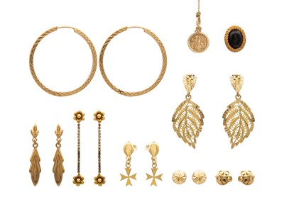 Lot 139 - A selection of 9k gold jewellery items.