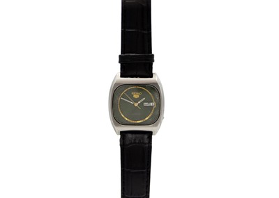 Lot 1190 - SEIKO - '5', a selection of three stainless steel gentleman's automatic wristwatches.