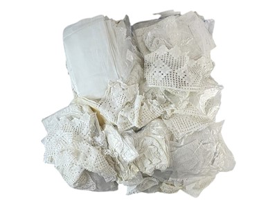 Lot 293 - A collection of good quality table linen.