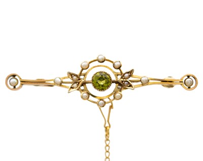 Lot 61 - An Edwardian peridot and pearl set bar brooch, in a box.
