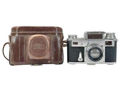 Lot 3 - A Zeiss Ikon Contax 35mm camera.