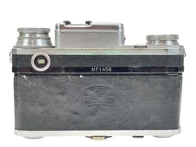 Lot 3 - A Zeiss Ikon Contax 35mm camera.