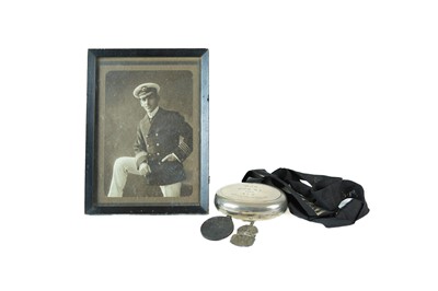 Lot 243 - WWI interest; a hallmarked silver squeeze action snuffbox.