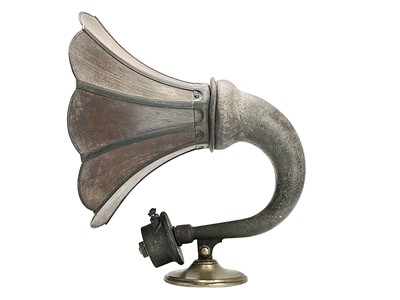 Lot 11 - An Amplion 'Dragon' horn speaker.