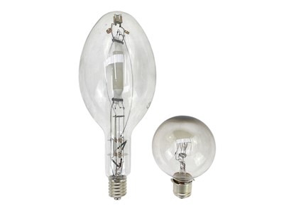 Lot 15 - A lighthouse light bulb.