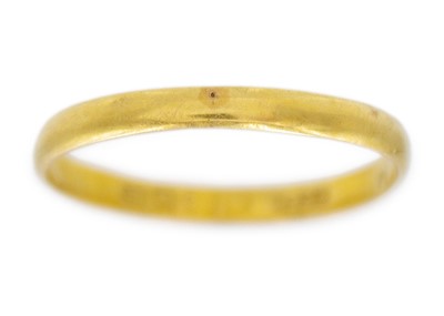 Lot 83 - A 22k yellow gold band ring.