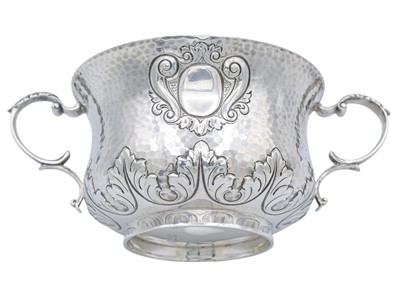 Lot 1 - An Edwardian silver porringer and spoon within original fitted case by Frederick Augustus Burridge.