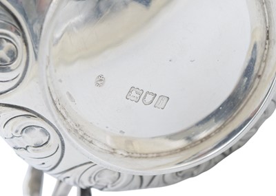 Lot 1 - An Edwardian silver porringer and spoon within original fitted case by Frederick Augustus Burridge.