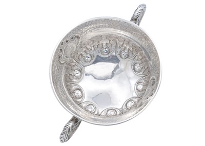 Lot 1 - An Edwardian silver porringer and spoon within original fitted case by Frederick Augustus Burridge.