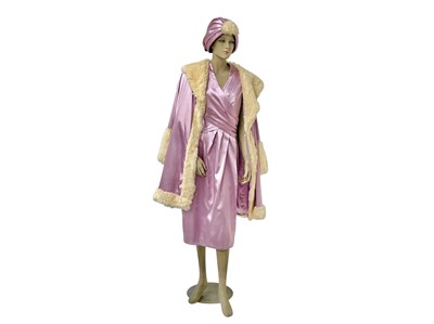 Lot 272 - A vintage female mannequin.