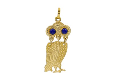 Lot 168 - A 14k gold owl pendant with lapis lazuli set eyes.