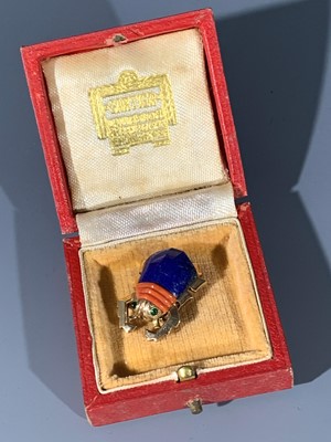 Lot 2595 - A Cartier beetle brooch, the abdomen in lapis...