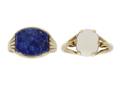 Lot 164 - A selection of two 9k gold rings.