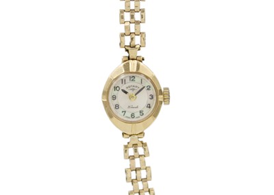 Lot 167 - A 9k gold 'ROTARY' ladies' mechanical wristwatch.